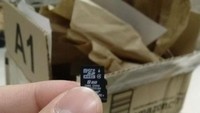 Beli micro sd tapi kardusnya sebesar ini. Istimewa/Dok. Boredpanda.