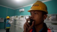 Komitmen PT PLN (Persero) untuk menerangi seluruh negeri terus dilakukan tak terkecuali di daerah 3T (Terluar, Terdepan, dan Tertinggal) di Indonesia. Salah satunya adalah Pulau Natuna, salah satu pulau yang berbatasan dengan negara-negara tetangga.
