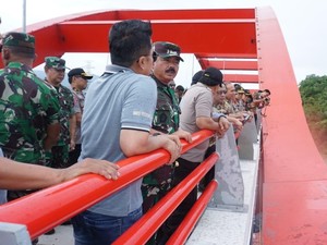Panglima TNI-Kapolri Tinjau Jembatan Holtekamp yang Akan Diresmikan Jokowi