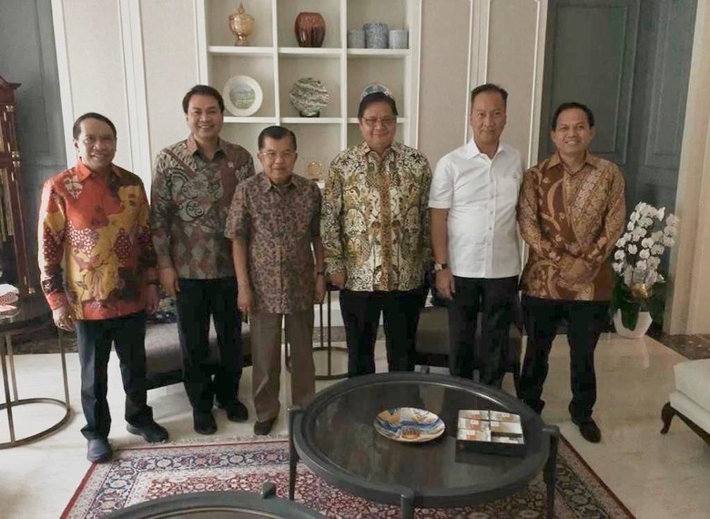Sowan ke Jusuf Kalla, Airlangga Sampaikan Undangan Khusus Sowan ke Jusuf Kalla, Airlangga Sampaikan Undangan Khusus