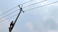 Seluruh desa yang berada di Natuna, Kepulauan Riau, pun telah berhasil teraliri listrik berkat program Natuna Terang 100% Desa Berlistrik.
