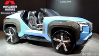 MI-TECH Concept bisa dibilang sebagai bintang di booth Mitsubishi. Masih merupakan mobil konsep, kendaraan berpenggerak empat roda ini punya desain dan kemampuan luar biasa. MI-TECH Concept baru dirilis di Tokyo Motor Show 2019.