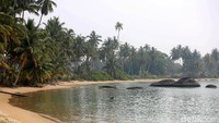 Bagaimana, penasaran ingin berkunjung ke pantai ini?