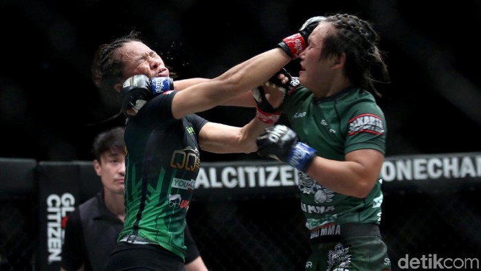 Priscilla Hertati Lumban Gaol kalahkan petarung Myanmar Bozhena Antoniyar. Hal itu membuatnya makin dekat raih gelar juara dunia MMA One Championship kelas atom.