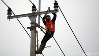 Selain membangun infrastruktur listrik, PLN pun terus melakukan perawatan dan pemeliharaan agar jaringan listrik di wilayah Natuna dapat beroperasi secara optimal.