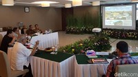 Menteri-menteri yang menggelar rakor ialah Menteri PUPR Basuki Hadimuljono, Menteri BUMN Erick Thohir, Menteri Perhubungan Budi Karya Sumadi, Menteri Pariwisata dan Ekonomi Kreatif Wishnutama Kusubandio, dan Kepala BKPM Bahlil Lahadalia. Rakor digelar di Kementerian PUPR, Sabtu (26/10/2019).