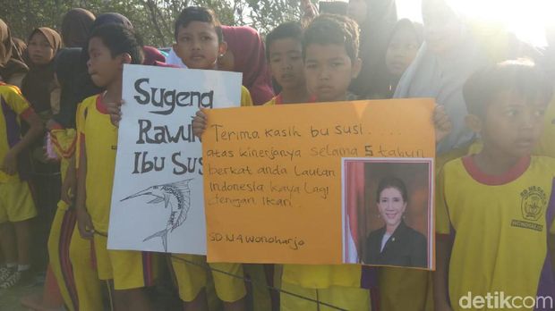 Pulang Kampung, Susi Pudjiastuti Disambut Meriah Warga Pangandaran