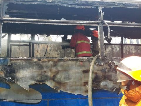 Belasan Bangkai Bus Terbakar di Pangakalan Damri Bandung