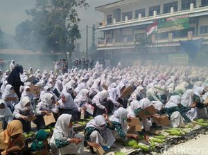Ribuan Terong Dibakar dan Liwetan Akbar Santri Lamongan Raih Rekor MURI