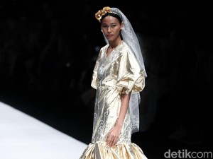 Eksplorasi Emas Dua Desainer Muda di Jakarta Fashion Week 2020