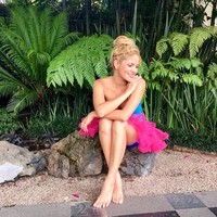 Tak cuma wajah, Rebeca Maiellano juga memiliki perawakan seksi seperti Shakira. (Foto: Instagram/@shakibecca)