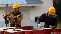 Selain itu, untuk mengoptimalkan pelayanan kepada warga di Natuna, PLN pun membangun interkoneksi sistem 20 kV sepanjang 60 kms yang terhubung dari Ranai ke Pian Tengah.