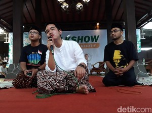 Bersarung, Gibran Jadi Pembicara di Pesantren Al-Muayyad Solo