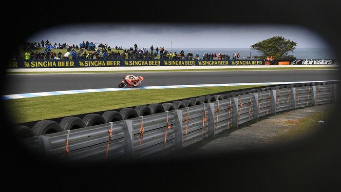 Sesi kualifikasi MotoGP Australia dibatalkan akibat cuaca buruk. (Foto: Andy Brownbill / AP Photo)