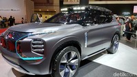 Mitsubishi Engelberg juga tampil mentereng. Merupakan mobil listrik berteknologi PHEV, Engelberg memakai penggerak empat roda. Mobil ini masih sebatas konsep dan pertama kali diperkenalkan ke dunia pada Jenewa Motor Show.