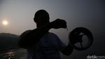 Melihat Nelayan Tradisional Mancing Ikan di Pulau Setanau