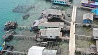 Mayoritas rumah warga dibangun di atas air.