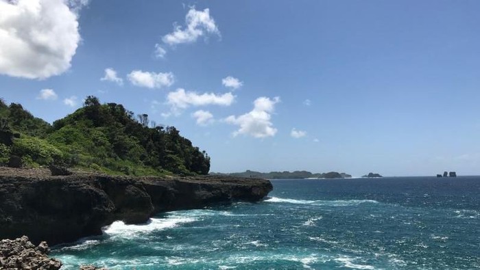 Pantai Watu Lepek.