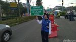 Penampakan Macet Saat Uji Coba Sistem 2-1 di Puncak