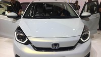 Melengkapi tiga besar, ada Honda Jazz atau nama Fit untuk pasar Jepang. Mobil dengan tampang yang lebih imut ini mengumpulkan 300 poin. Foto: Nugroho Tri Laksono