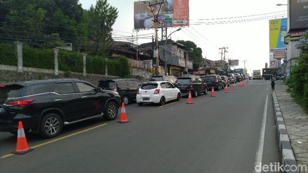 Uji Coba Sistem 2-1 di Puncak, Warga: Macet Parah!