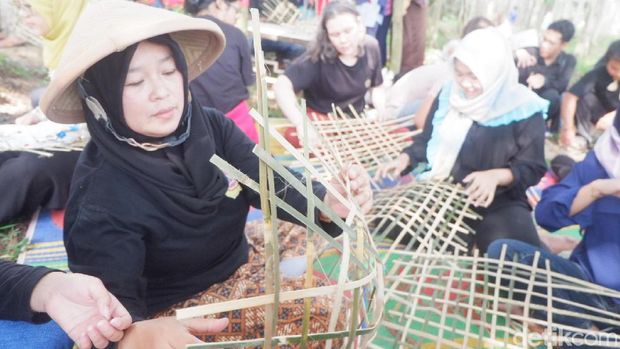 Yuk Belajar Membuat Bundengan, Alat Musik Asli Kawasan Dieng