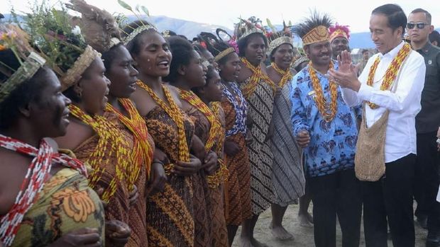 Jokowi di Pegunungan Arfak (Kris-Biro Pers Setpres)