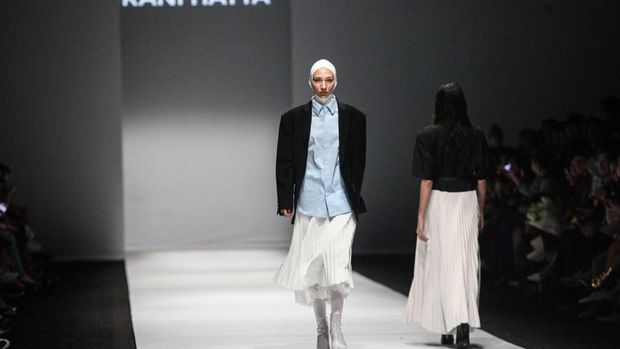 Rani Hatta Tampilkan Baju Hijab Perpaduan Feminim dan Maskulin yang Sporty