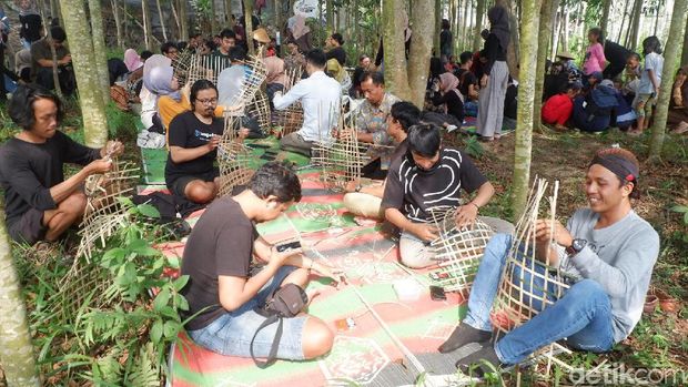 Yuk Belajar Membuat Bundengan, Alat Musik Asli Kawasan Dieng