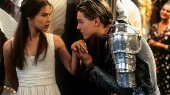 Romeo dan Juliet tidak benar-benar ada. Tapi kisah mereka menginspirasi jutaan wanita di seluruh dunia untuk berpikir bahwa mereka perlu menunggu pria sempurna yang bersedia memberikan hidupnya untuk mereka. Begitu juga sebaliknya, banyak para pria yang beranggapan akan ada wanita sempurna yang rela mati bersama mereka. Foto: via Brainberries