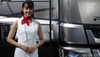 Tak cuma teknologi, mobil, dan motor baru, Tokyo Motor Show 2019 juga menghadirkan deretan gadis cantik asal Jepang yang mejeng di setiap booth pameran.