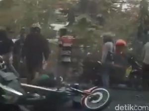Bentrok Dua Kelompok Warga Terjadi di Frontage Ahmad Yani Surabaya