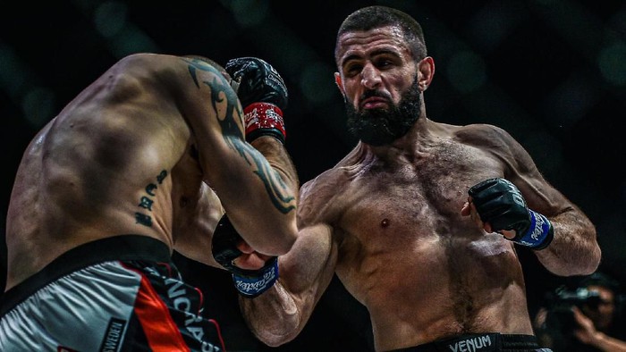 ONE Championship Jakarta melahirkan juara dunia baru di kelas welterweight. Ini setelah Kiamrian Abbasov mengalahkan Zebaztian Kadastam.