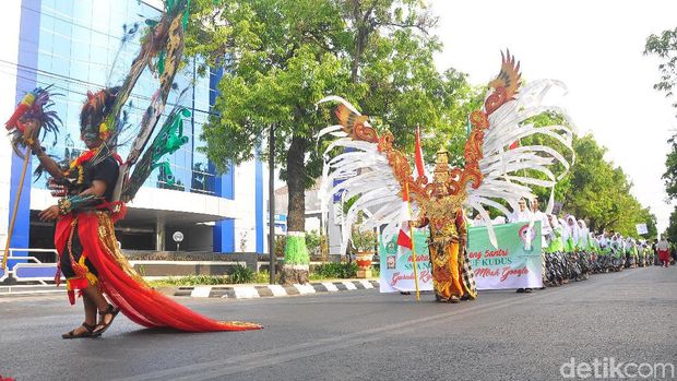 Ada Batik Carnival di Pawai Hari Santri Kelilingi Alun-alun Kudus