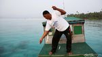 Melihat Nelayan Tradisional Mancing Ikan di Pulau Setanau