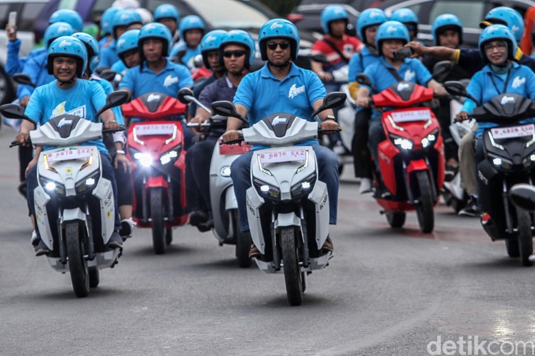 Anies Baswedan Akan Bebaskan Pajak Balik Nama Kendaraan Listrik Anies Baswedan Akan Bebaskan Pajak Balik Nama Kendaraan Listrik