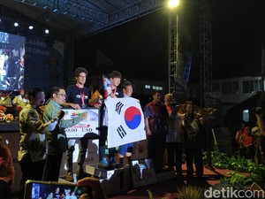 Penutupan Kejuaraan Paralayang Internasional Dimeriahkan Gubernur Jabar
