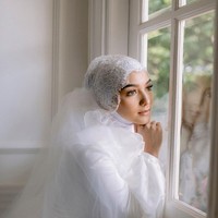 Wanita cantik itu tampak menawan dengan pulasan makeup bernuansa kecokelatan. Foto: Instagram