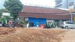 Penampakan Apotek Senopati Usai Ditabrak Mobil Pada Dini Hari