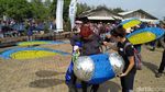 Pamer Kostum Nyentrik Peserta Festival Fly di Sumedang