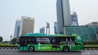 Peserta konvoi melintas di kawasan Bundaran Hotel Indonesia.
