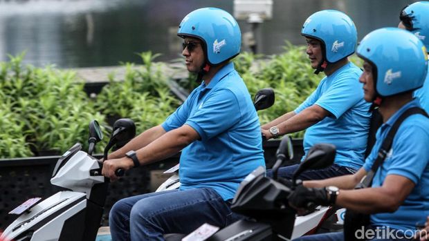 Jajal Motor Listrik, Anies: Nyaman dan Tak Ada Polusi Udara