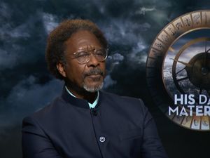 Eksklusif! Clarke Peters Belajar Aksen Inggris Demi His Dark Materials