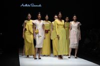 Rani Hatta Tampilkan Baju Hijab Perpaduan Feminim dan Maskulin yang Sporty
