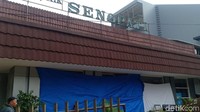 Seorang korban tewas akibat kecelakaan ini yaitu satpam Apotek Senopati bernama Asep Kamil. 