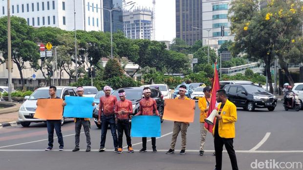 Aliansi Mahasiswa Bergerak Mulai Demo di Patung Kuda, Ini 9 Tuntutannya