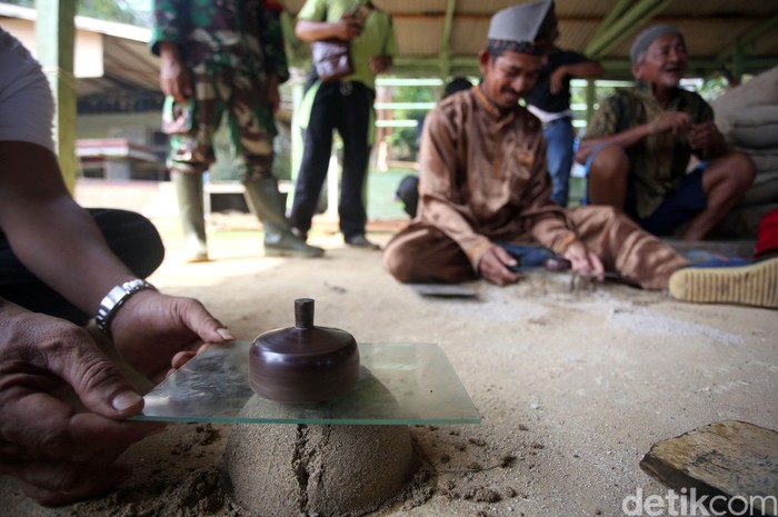 Mengenal Gasing  Permainan Tradisional Warga Natuna Foto 3