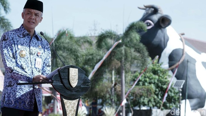 Usai Apel Akbar Sumpah Pemuda, Ganjar Dapat Nasi Tumpeng