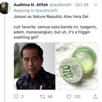 Skincare kini jadi perawatan wajah kekinian yang dilakukan wanita. Oleh karena itulah wanita dengan nama akun @audhinafh membuat deretan tweet cocoklogi ketika presiden dan para menterinya menjadi skincare. Pada thread tersebut, Jokowi disamakan dengan Aloe Vera Gel dari Nature Republik. Produk skincare ini memang sempat populer karena kandungannya yang dapat menenangkan kulit. Saking populernya, dulu sempat susah loh buat mencari aloe vera gel ini karena terlalu banyak yang menyukai dan membelinya. Foto: Twitter @audhinafh