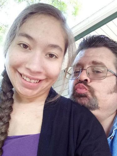 Kisah Wanita Jatuh Cinta pada Bosnya yang Beda Usia 31 Tahun